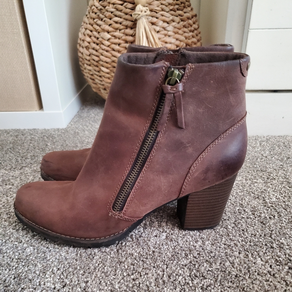CLARKS Distressed Leather Ankle Boots for Fall/Winter
